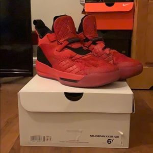 AIR JORDAN 33 UNIVERSITY RED SIZE 6Y